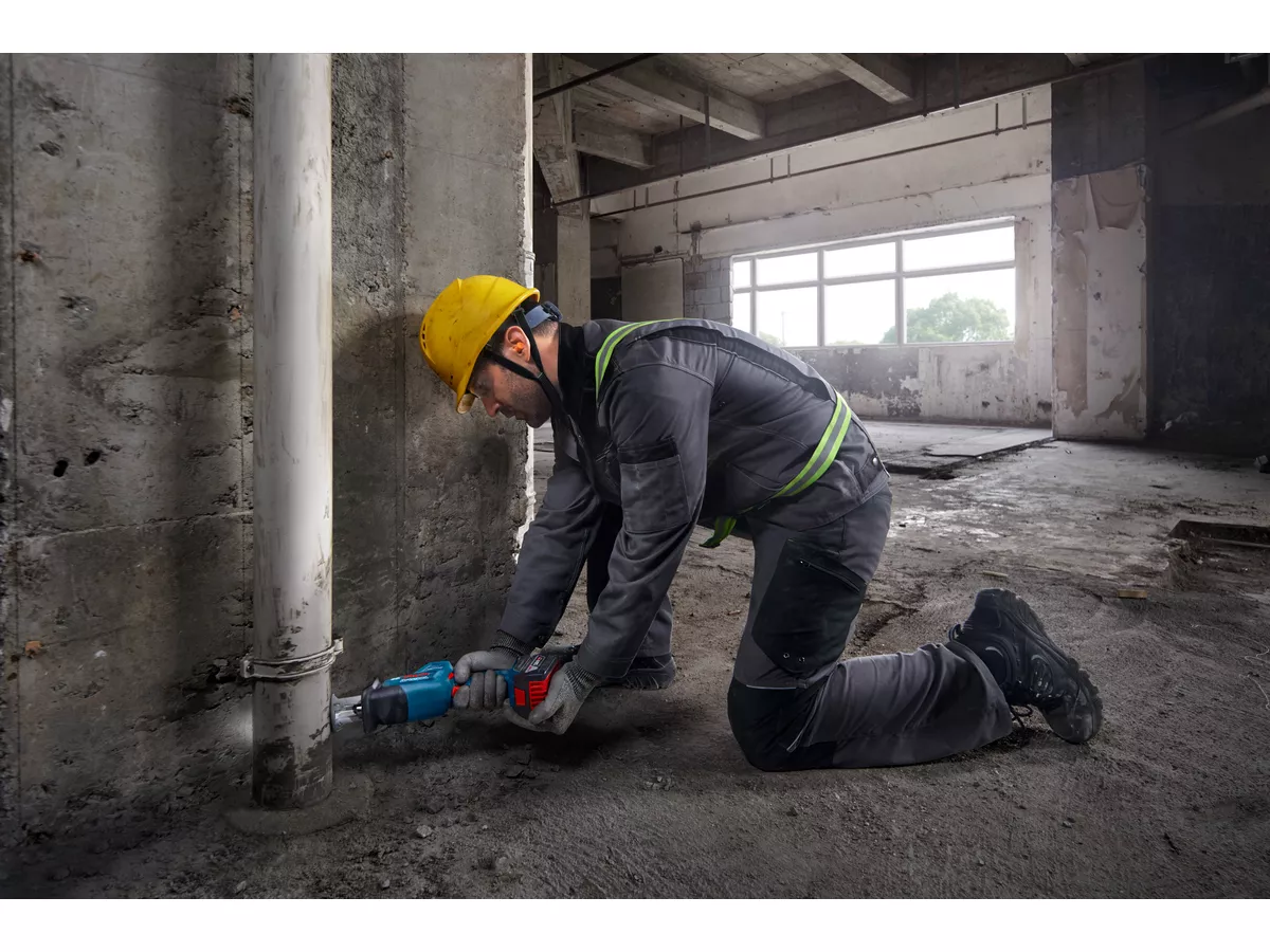 Scie sabre sans fil GSA 18V-24 Professional Solo